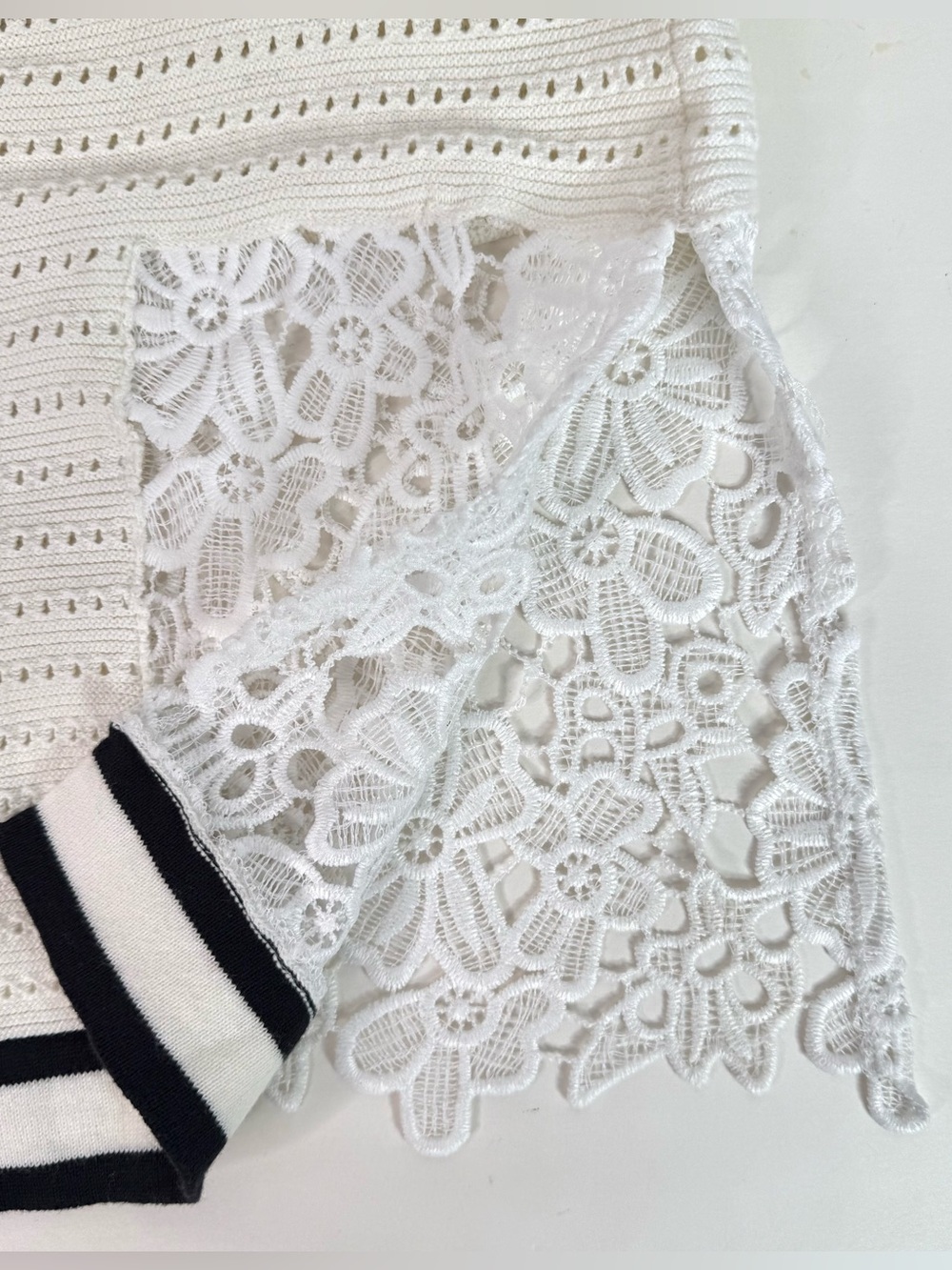 FRENCH CONNECTION Women Small Textured White Knit V-Neck Sweater Generous Sizing - Picture 14 of 16